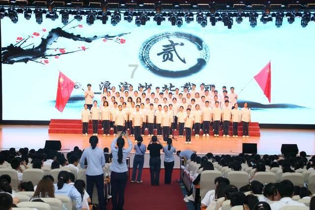 救援困倦的男孩
