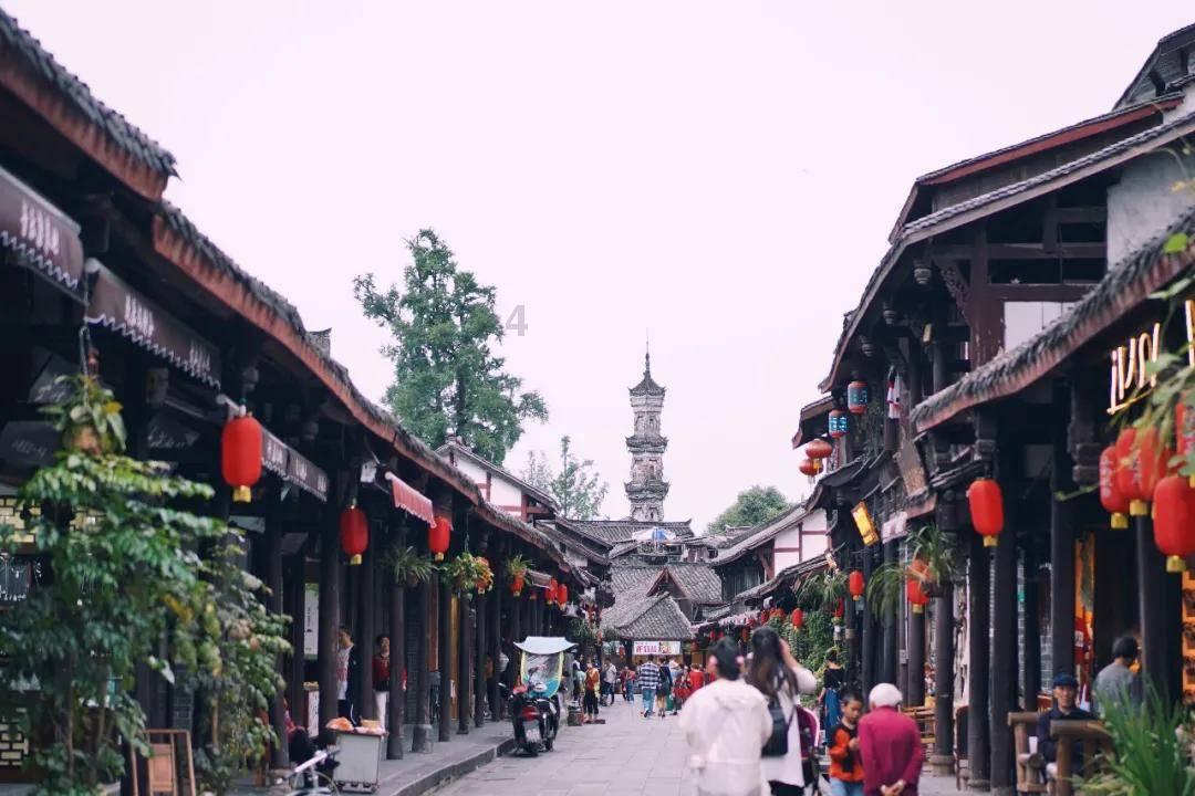 年节采买高峰将至，南京栖霞城管专项保障商超、菜场周边停车秩序